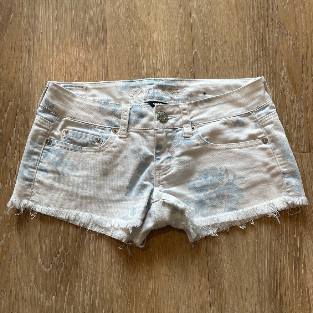 Stretchy Floral Denim Distressed Shorts
